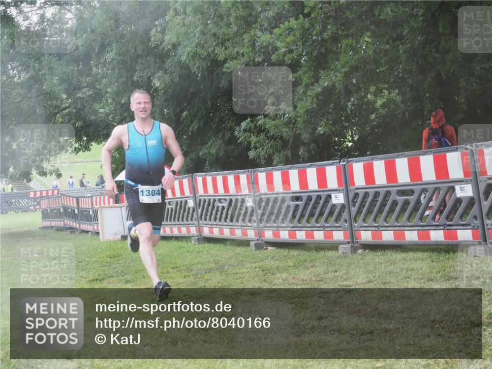 21.06.2025 - 27. Vierlanden-Triathlon KatJ http://msf.ph/oto/8040166 15.06.2025 14:26:46 Ziel 1298, 1304 meine-sportfotos.de