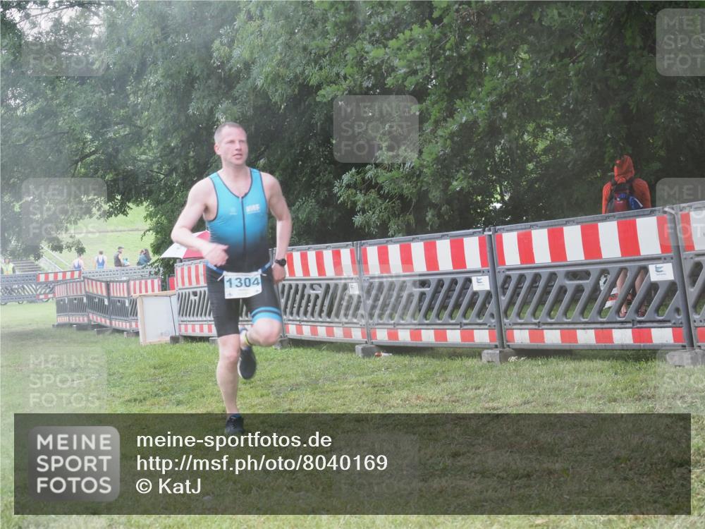 21.06.2025 - 27. Vierlanden-Triathlon KatJ http://msf.ph/oto/8040169 15.06.2025 14:26:46 Ziel 1298, 1304 meine-sportfotos.de