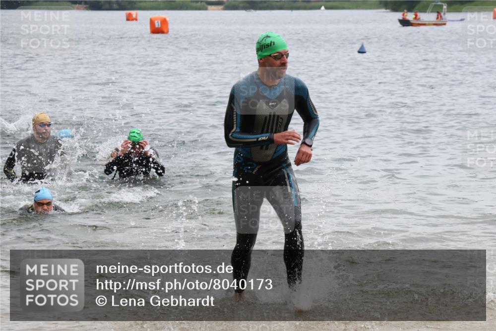 21.06.2025 - 27. Vierlanden-Triathlon Lena Gebhardt http://msf.ph/oto/8040173 15.06.2025 12:55:00 Schwimmen 1120, 1136, 1138, 1146, 1153, 1155, 1157, 1161 meine-sportfotos.de