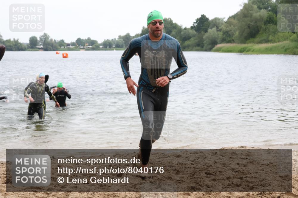 21.06.2025 - 27. Vierlanden-Triathlon Lena Gebhardt http://msf.ph/oto/8040176 15.06.2025 12:55:02 Schwimmen 1107, 1120, 1136, 1138, 1146, 1153, 1155, 1157, 1161 meine-sportfotos.de