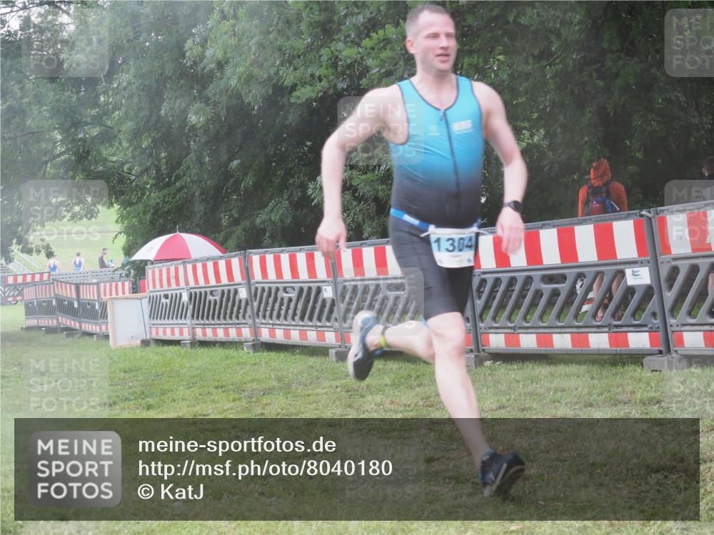 21.06.2025 - 27. Vierlanden-Triathlon KatJ http://msf.ph/oto/8040180 15.06.2025 14:26:46 Ziel 1298, 1304 meine-sportfotos.de