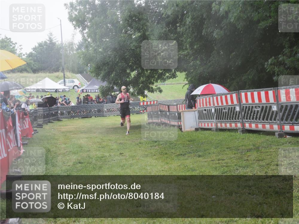 21.06.2025 - 27. Vierlanden-Triathlon KatJ http://msf.ph/oto/8040184 15.06.2025 14:27:01 Ziel 1256, 1305 meine-sportfotos.de