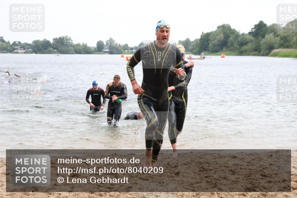 21.06.2025 - 27. Vierlanden-Triathlon Lena Gebhardt http://msf.ph/oto/8040209 15.06.2025 12:55:07 Schwimmen 1107, 1120, 1126, 1128, 1136, 1148, 1155, 1161 meine-sportfotos.de
