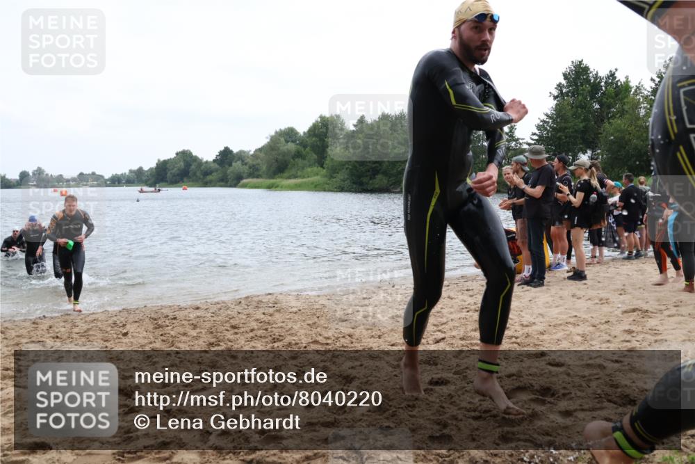 21.06.2025 - 27. Vierlanden-Triathlon Lena Gebhardt http://msf.ph/oto/8040220 15.06.2025 12:55:10 Schwimmen 1107, 1120, 1123, 1126, 1128, 1136, 1148, 1155, 1161 meine-sportfotos.de