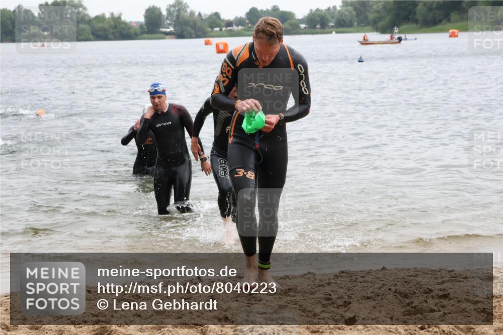 21.06.2025 - 27. Vierlanden-Triathlon Lena Gebhardt http://msf.ph/oto/8040223 15.06.2025 12:55:11 Schwimmen 1107, 1120, 1123, 1126, 1128, 1136, 1148, 1155, 1161 meine-sportfotos.de