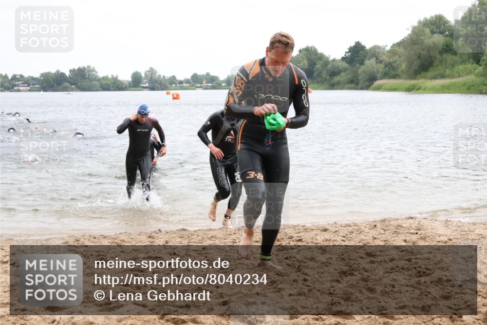 21.06.2025 - 27. Vierlanden-Triathlon Lena Gebhardt http://msf.ph/oto/8040234 15.06.2025 12:55:12 Schwimmen 1107, 1108, 1120, 1123, 1126, 1128, 1136, 1148, 1155, 1161 meine-sportfotos.de