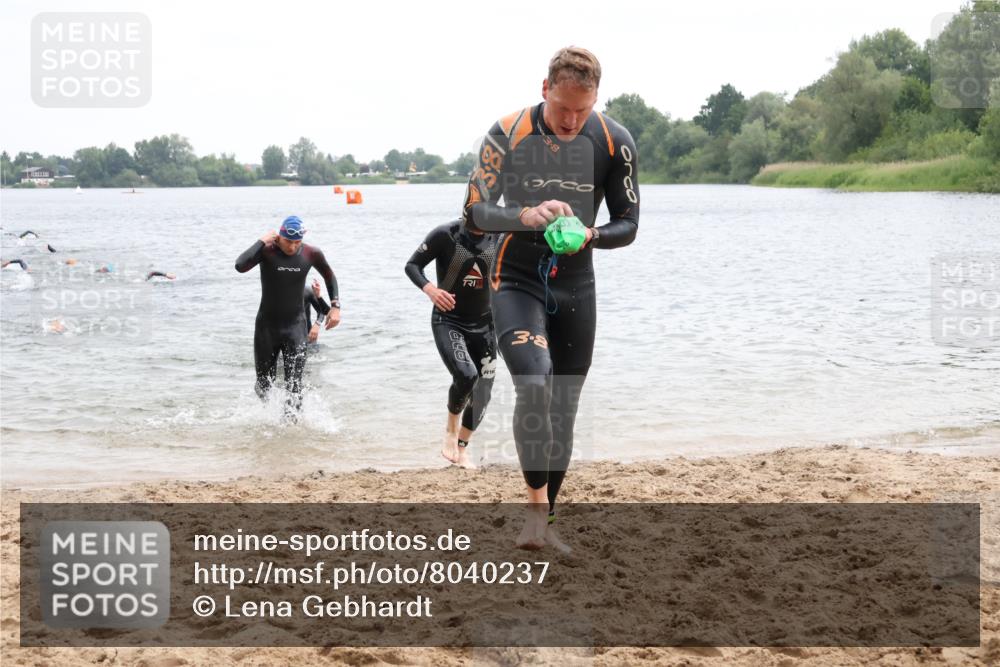 21.06.2025 - 27. Vierlanden-Triathlon Lena Gebhardt http://msf.ph/oto/8040237 15.06.2025 12:55:12 Schwimmen 1107, 1108, 1120, 1123, 1126, 1128, 1136, 1148, 1155, 1161 meine-sportfotos.de