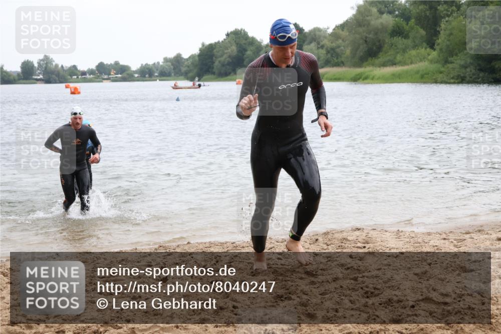 21.06.2025 - 27. Vierlanden-Triathlon Lena Gebhardt http://msf.ph/oto/8040247 15.06.2025 12:55:14 Schwimmen 1107, 1108, 1120, 1123, 1126, 1128, 1148, 1161 meine-sportfotos.de