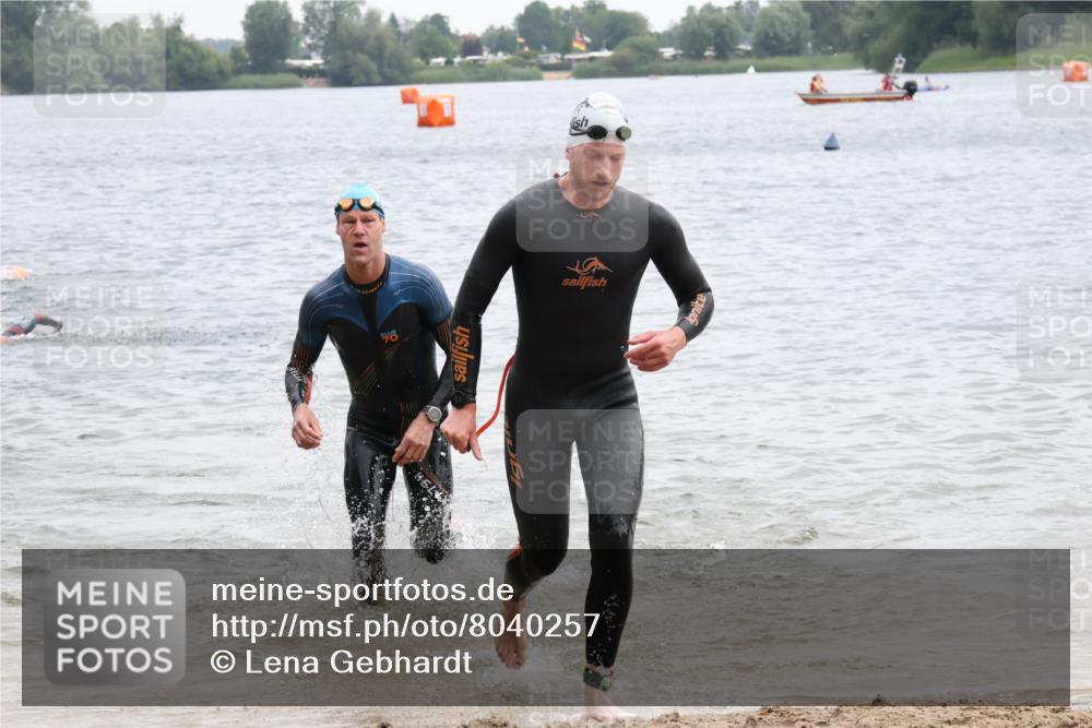 21.06.2025 - 27. Vierlanden-Triathlon Lena Gebhardt http://msf.ph/oto/8040257 15.06.2025 12:55:16 Schwimmen 1107, 1108, 1120, 1123, 1126, 1128, 1148, 1161 meine-sportfotos.de