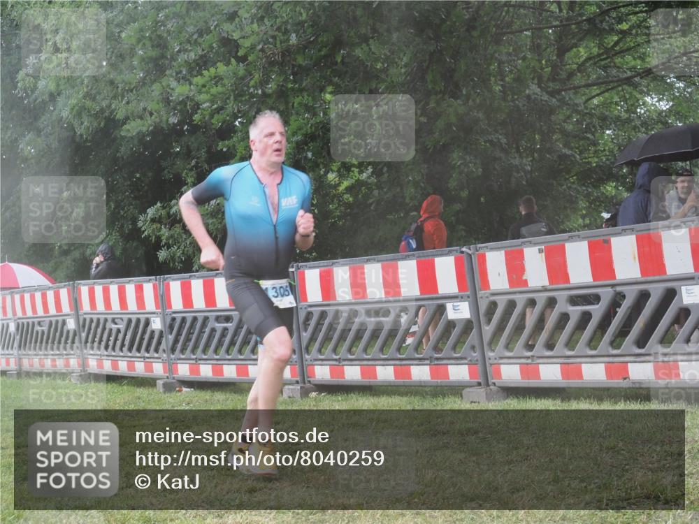 21.06.2025 - 27. Vierlanden-Triathlon KatJ http://msf.ph/oto/8040259 15.06.2025 14:27:09 Ziel 1305 meine-sportfotos.de