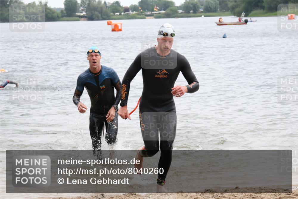 21.06.2025 - 27. Vierlanden-Triathlon Lena Gebhardt http://msf.ph/oto/8040260 15.06.2025 12:55:16 Schwimmen 1107, 1108, 1120, 1123, 1126, 1128, 1148, 1161 meine-sportfotos.de