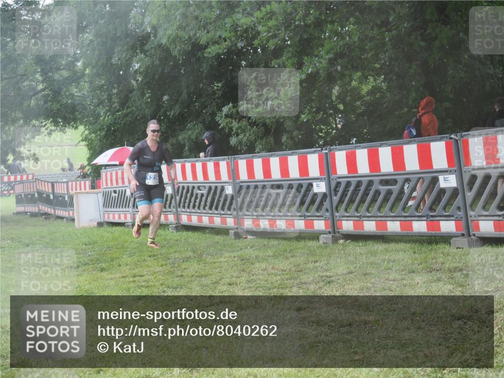 21.06.2025 - 27. Vierlanden-Triathlon KatJ http://msf.ph/oto/8040262 15.06.2025 14:27:20 Ziel 1224, 1239 meine-sportfotos.de