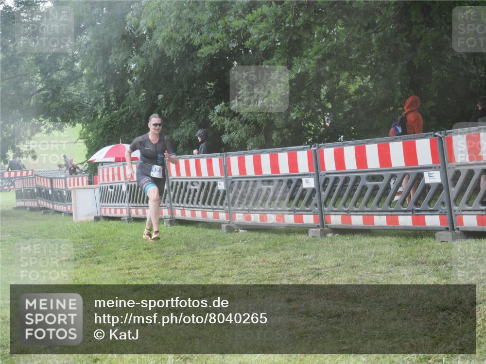 21.06.2025 - 27. Vierlanden-Triathlon KatJ http://msf.ph/oto/8040265 15.06.2025 14:27:20 Ziel 1224, 1239 meine-sportfotos.de