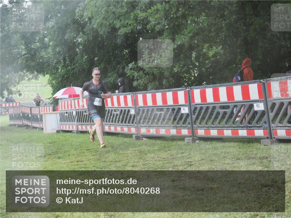 21.06.2025 - 27. Vierlanden-Triathlon KatJ http://msf.ph/oto/8040268 15.06.2025 14:27:20 Ziel 1224, 1239 meine-sportfotos.de