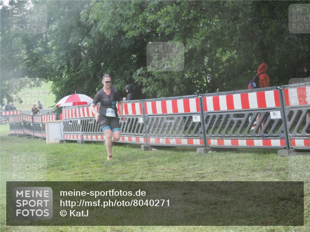 21.06.2025 - 27. Vierlanden-Triathlon KatJ http://msf.ph/oto/8040271 15.06.2025 14:27:20 Ziel 1224, 1239 meine-sportfotos.de