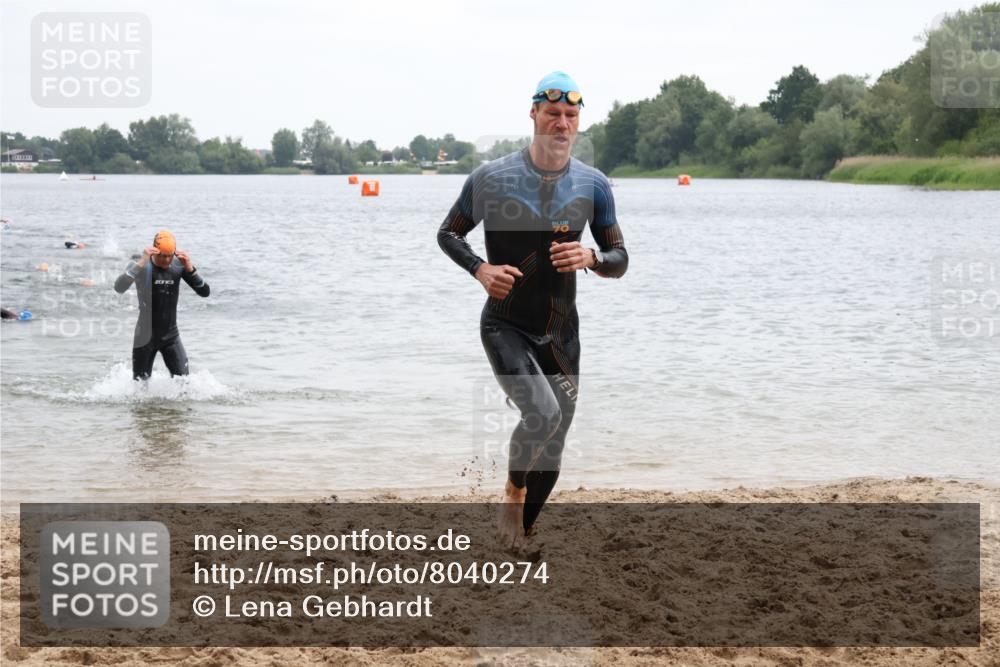 21.06.2025 - 27. Vierlanden-Triathlon Lena Gebhardt http://msf.ph/oto/8040274 15.06.2025 12:55:19 Schwimmen 1107, 1108, 1116, 1123, 1126, 1128, 1148 meine-sportfotos.de