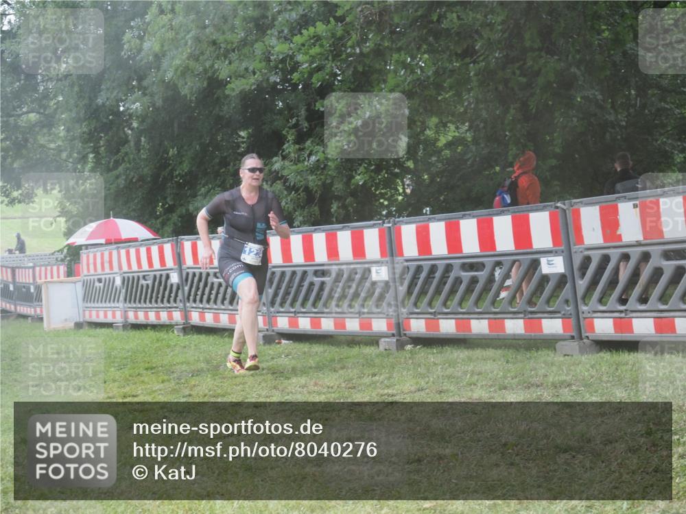 21.06.2025 - 27. Vierlanden-Triathlon KatJ http://msf.ph/oto/8040276 15.06.2025 14:27:21 Ziel 1224, 1239 meine-sportfotos.de