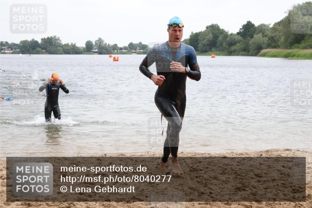 21.06.2025 - 27. Vierlanden-Triathlon Lena Gebhardt http://msf.ph/oto/8040277 15.06.2025 12:55:19 Schwimmen 1107, 1108, 1116, 1123, 1126, 1128, 1148 meine-sportfotos.de