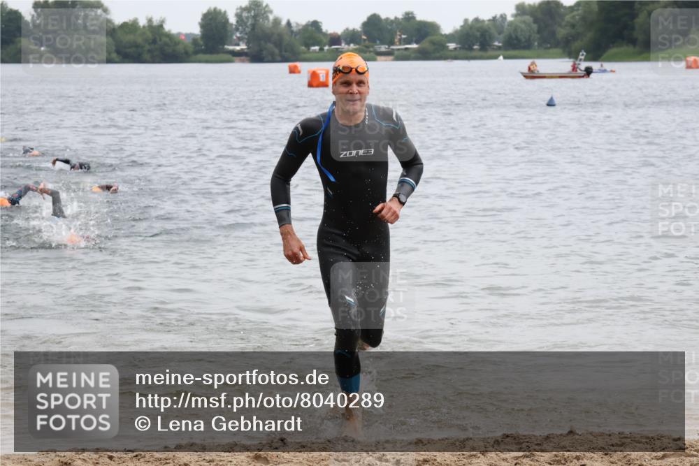 21.06.2025 - 27. Vierlanden-Triathlon Lena Gebhardt http://msf.ph/oto/8040289 15.06.2025 12:55:21 Schwimmen 1107, 1108, 1110, 1116, 1123, 1126, 1128, 1148 meine-sportfotos.de