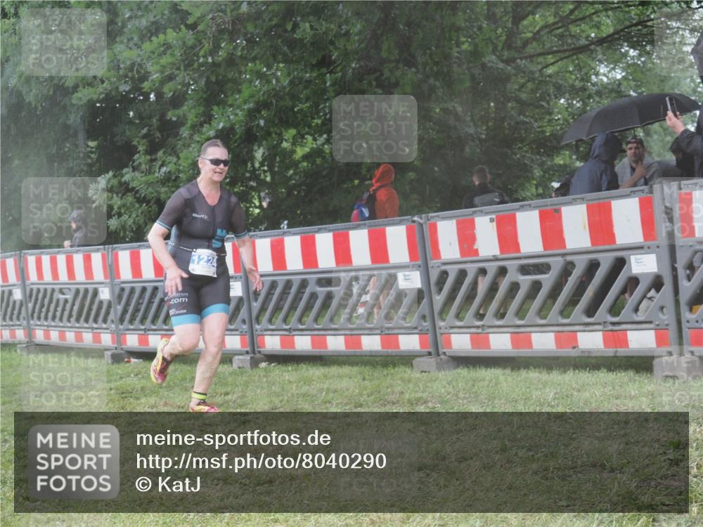 21.06.2025 - 27. Vierlanden-Triathlon KatJ http://msf.ph/oto/8040290 15.06.2025 14:27:21 Ziel 1224, 1239 meine-sportfotos.de
