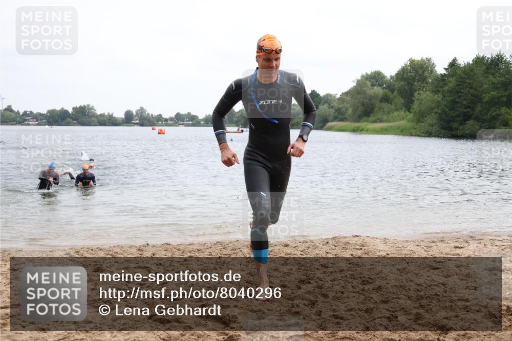 21.06.2025 - 27. Vierlanden-Triathlon Lena Gebhardt http://msf.ph/oto/8040296 15.06.2025 12:55:24 Schwimmen 1108, 1110, 1112, 1116, 1123, 1128, 1148 meine-sportfotos.de