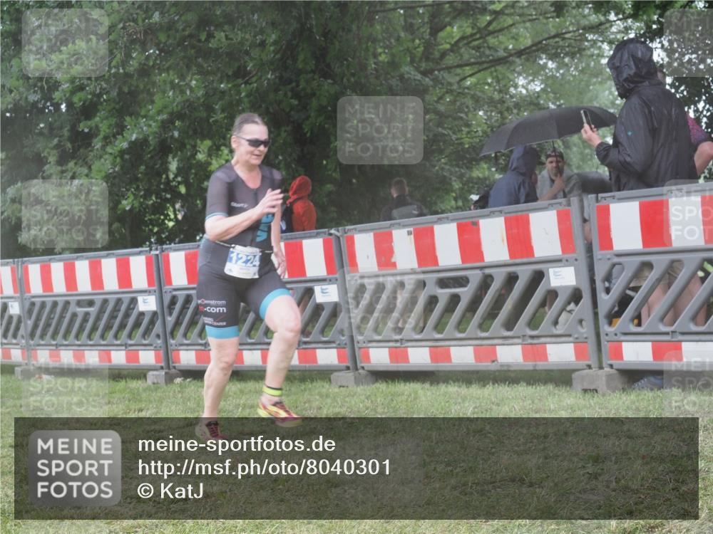 21.06.2025 - 27. Vierlanden-Triathlon KatJ http://msf.ph/oto/8040301 15.06.2025 14:27:22 Ziel 1224, 1239 meine-sportfotos.de