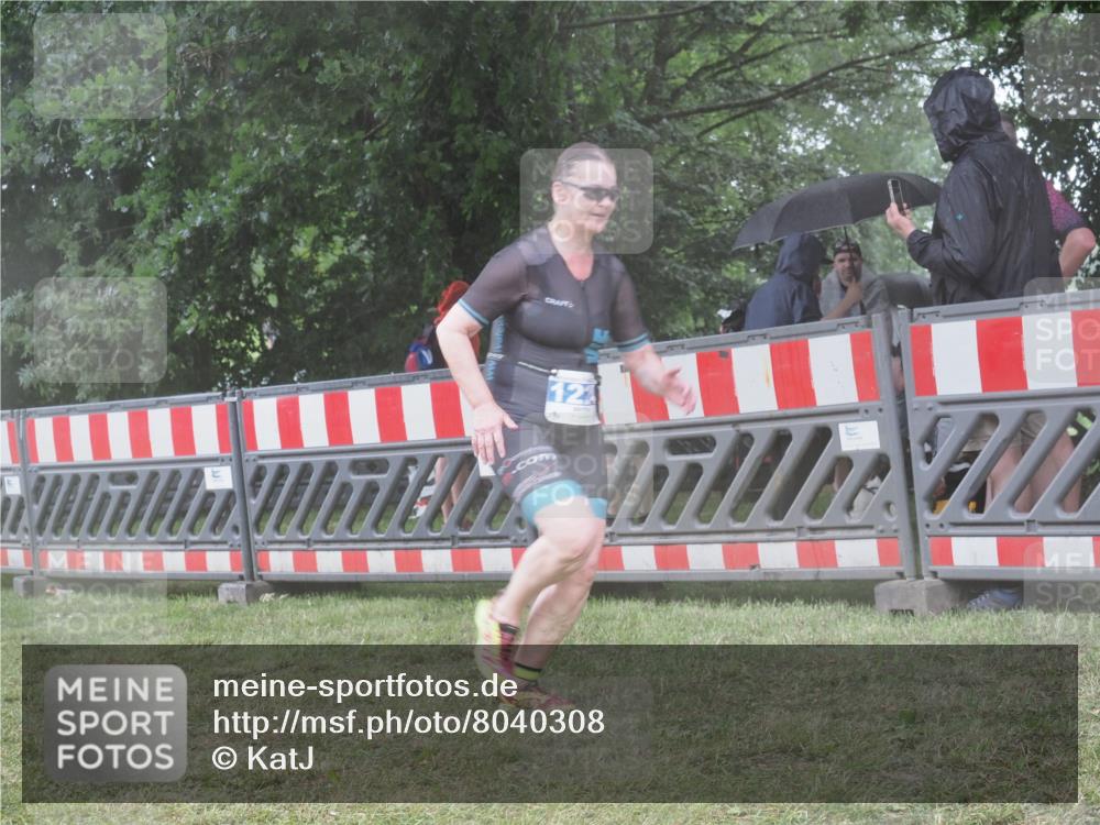 21.06.2025 - 27. Vierlanden-Triathlon KatJ http://msf.ph/oto/8040308 15.06.2025 14:27:22 Ziel 1224, 1239 meine-sportfotos.de