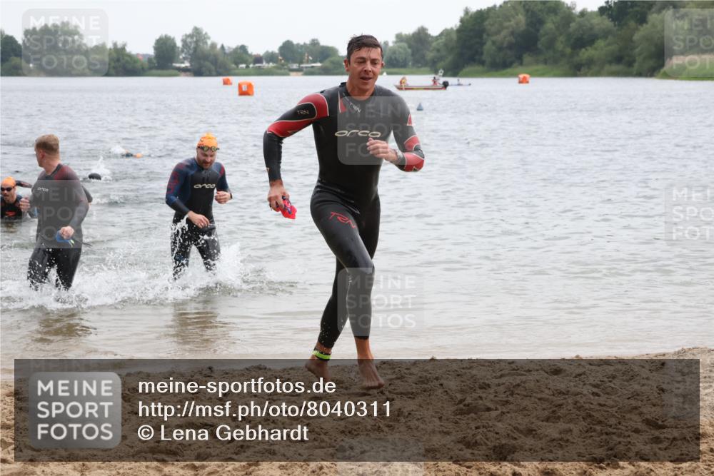21.06.2025 - 27. Vierlanden-Triathlon Lena Gebhardt http://msf.ph/oto/8040311 15.06.2025 12:55:28 Schwimmen 1105, 1108, 1110, 1112, 1116, 1123, 1156 meine-sportfotos.de