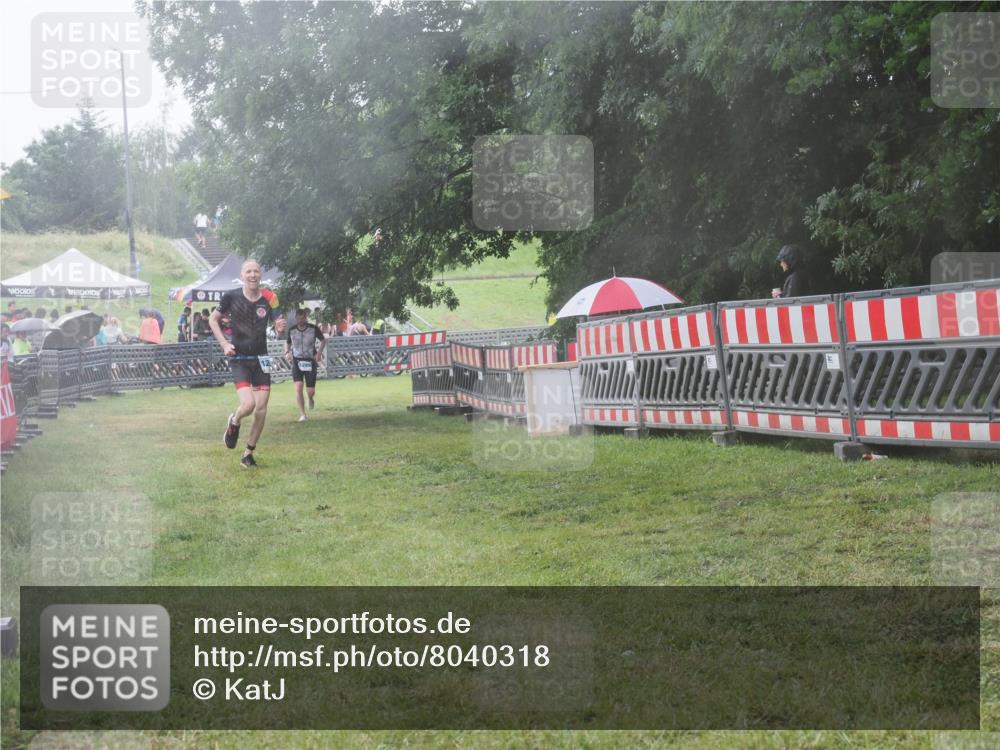 21.06.2025 - 27. Vierlanden-Triathlon KatJ http://msf.ph/oto/8040318 15.06.2025 14:27:26 Ziel 1239, 1299 meine-sportfotos.de