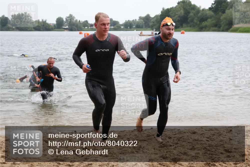 21.06.2025 - 27. Vierlanden-Triathlon Lena Gebhardt http://msf.ph/oto/8040322 15.06.2025 12:55:31 Schwimmen 1105, 1108, 1110, 1112, 1116, 1156 meine-sportfotos.de