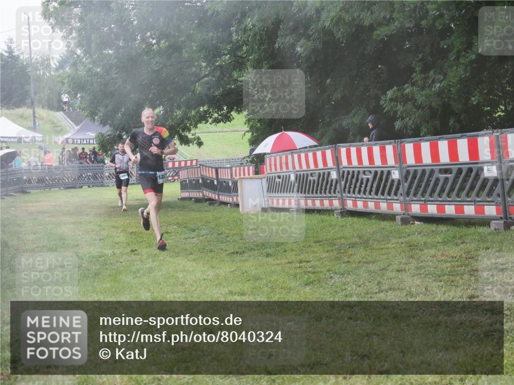 21.06.2025 - 27. Vierlanden-Triathlon KatJ http://msf.ph/oto/8040324 15.06.2025 14:27:27 Ziel 1239, 1299 meine-sportfotos.de