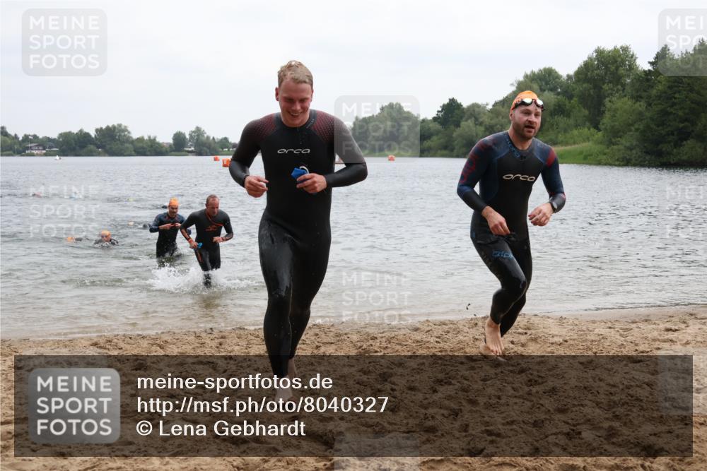 21.06.2025 - 27. Vierlanden-Triathlon Lena Gebhardt http://msf.ph/oto/8040327 15.06.2025 12:55:32 Schwimmen 1098, 1105, 1108, 1110, 1112, 1116, 1156 meine-sportfotos.de