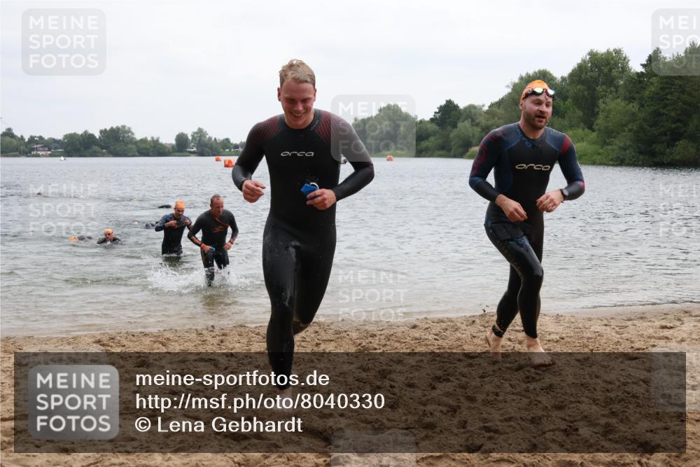 21.06.2025 - 27. Vierlanden-Triathlon Lena Gebhardt http://msf.ph/oto/8040330 15.06.2025 12:55:32 Schwimmen 1098, 1105, 1108, 1110, 1112, 1116, 1156 meine-sportfotos.de