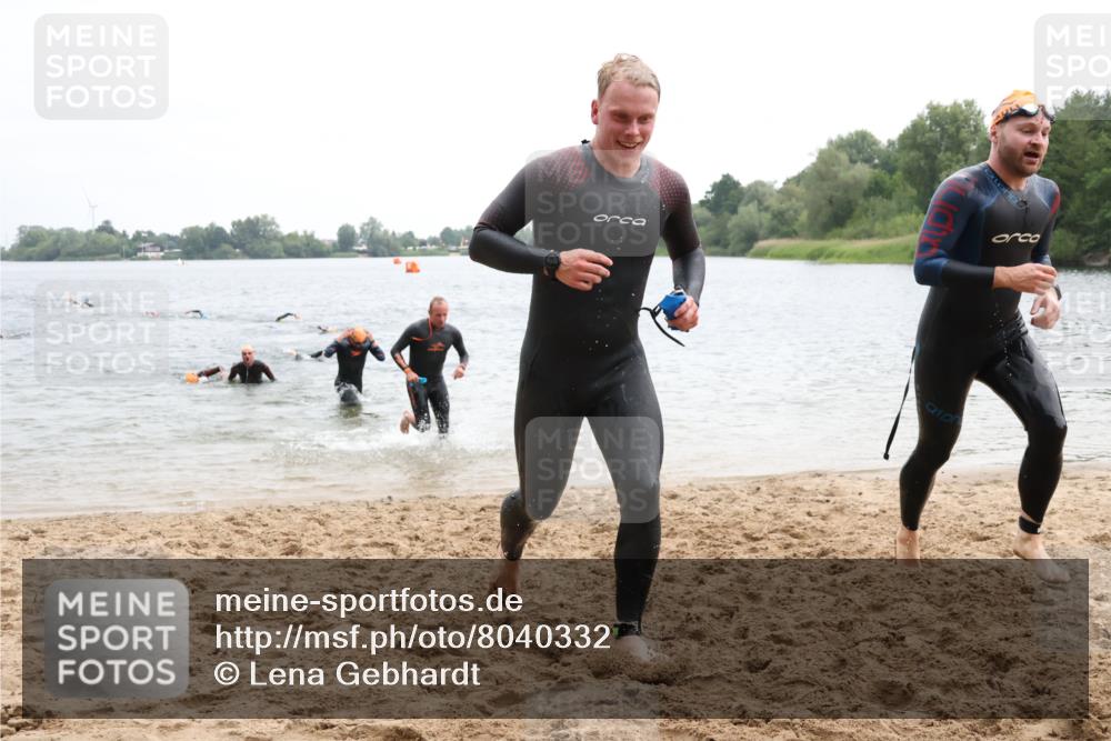 21.06.2025 - 27. Vierlanden-Triathlon Lena Gebhardt http://msf.ph/oto/8040332 15.06.2025 12:55:33 Schwimmen 1098, 1105, 1110, 1112, 1116, 1156 meine-sportfotos.de