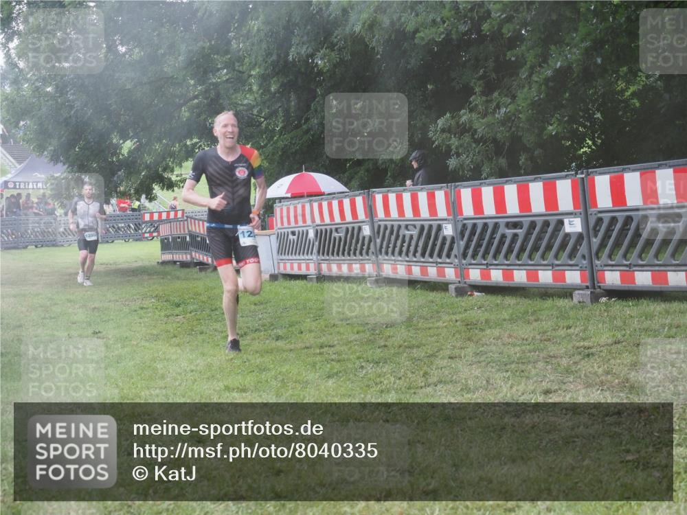 21.06.2025 - 27. Vierlanden-Triathlon KatJ http://msf.ph/oto/8040335 15.06.2025 14:27:28 Ziel 1239, 1299 meine-sportfotos.de