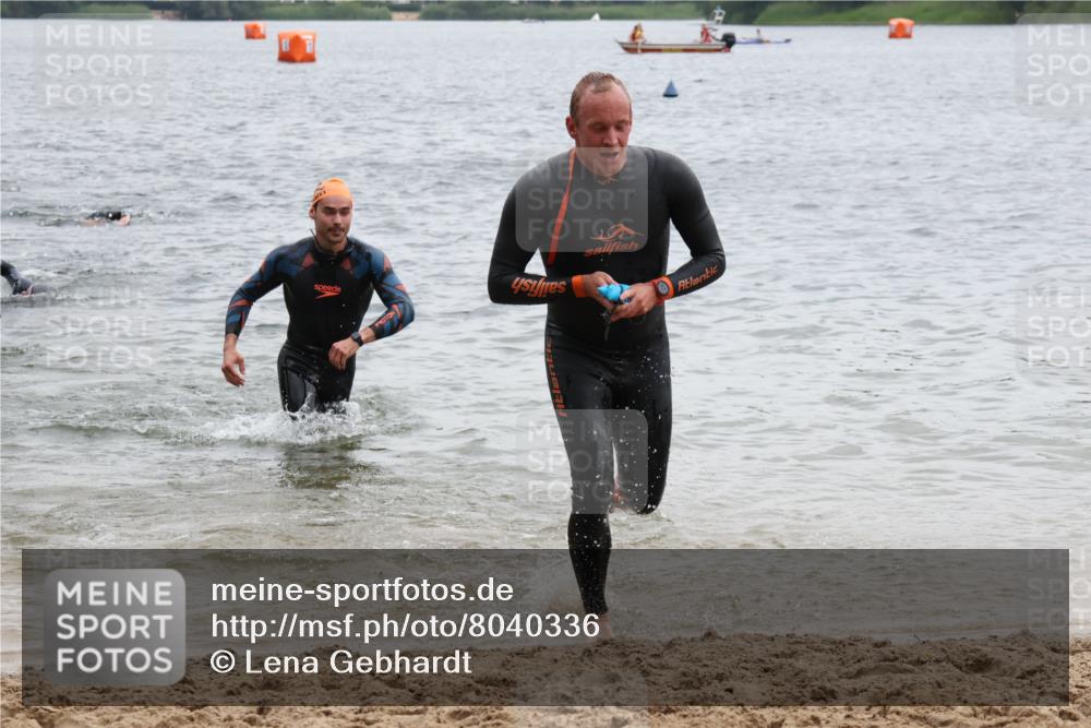 21.06.2025 - 27. Vierlanden-Triathlon Lena Gebhardt http://msf.ph/oto/8040336 15.06.2025 12:55:34 Schwimmen 1098, 1100, 1105, 1110, 1112, 1116, 1130, 1156 meine-sportfotos.de