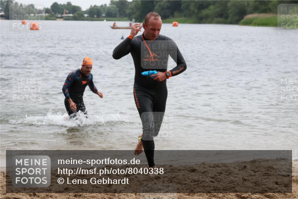 21.06.2025 - 27. Vierlanden-Triathlon Lena Gebhardt http://msf.ph/oto/8040338 15.06.2025 12:55:34 Schwimmen 1098, 1100, 1105, 1110, 1112, 1116, 1130, 1156 meine-sportfotos.de