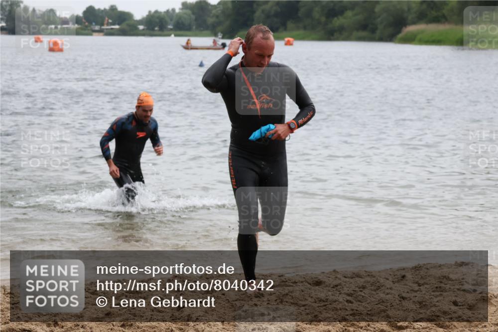 21.06.2025 - 27. Vierlanden-Triathlon Lena Gebhardt http://msf.ph/oto/8040342 15.06.2025 12:55:34 Schwimmen 1098, 1100, 1105, 1110, 1112, 1116, 1130, 1156 meine-sportfotos.de