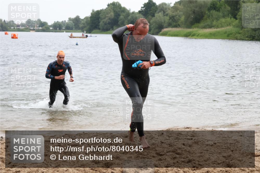21.06.2025 - 27. Vierlanden-Triathlon Lena Gebhardt http://msf.ph/oto/8040345 15.06.2025 12:55:35 Schwimmen 1098, 1100, 1105, 1110, 1112, 1116, 1130, 1156 meine-sportfotos.de