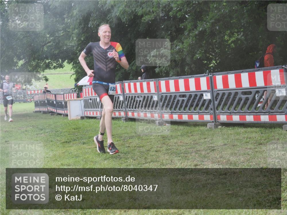 21.06.2025 - 27. Vierlanden-Triathlon KatJ http://msf.ph/oto/8040347 15.06.2025 14:27:29 Ziel 1239, 1299 meine-sportfotos.de