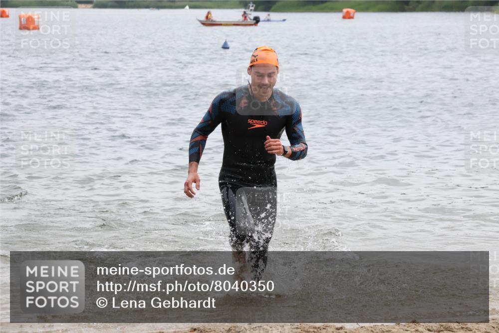 21.06.2025 - 27. Vierlanden-Triathlon Lena Gebhardt http://msf.ph/oto/8040350 15.06.2025 12:55:36 Schwimmen 1098, 1100, 1105, 1110, 1112, 1116, 1130, 1156 meine-sportfotos.de
