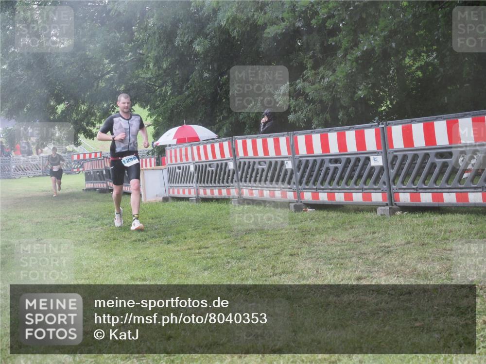 21.06.2025 - 27. Vierlanden-Triathlon KatJ http://msf.ph/oto/8040353 15.06.2025 14:27:31 Ziel 199, 1239, 1299 meine-sportfotos.de