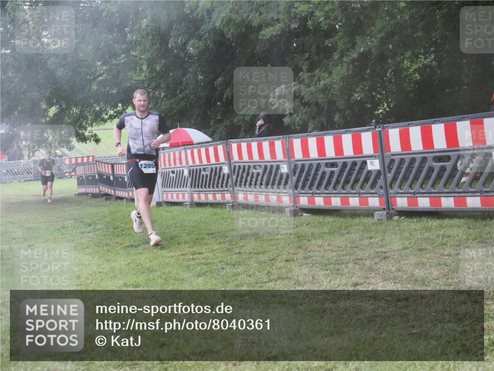 21.06.2025 - 27. Vierlanden-Triathlon KatJ http://msf.ph/oto/8040361 15.06.2025 14:27:32 Ziel 199, 1299 meine-sportfotos.de