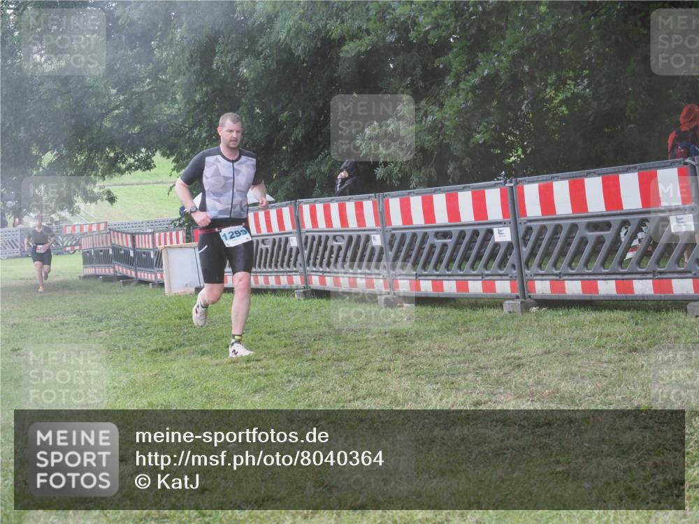 21.06.2025 - 27. Vierlanden-Triathlon KatJ http://msf.ph/oto/8040364 15.06.2025 14:27:32 Ziel 199, 1299 meine-sportfotos.de