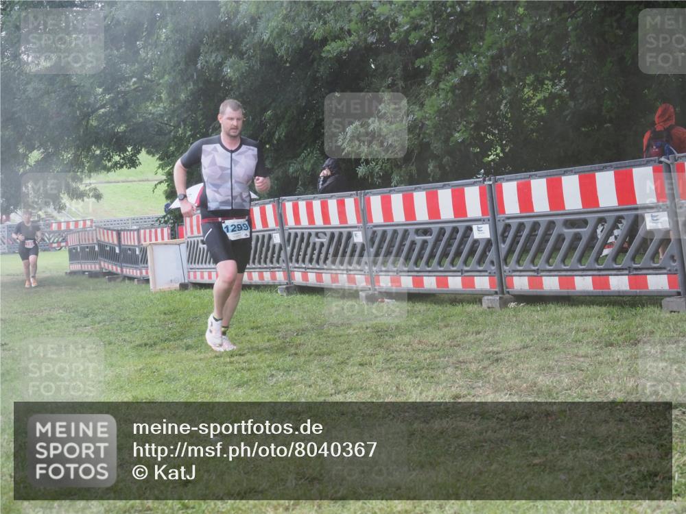 21.06.2025 - 27. Vierlanden-Triathlon KatJ http://msf.ph/oto/8040367 15.06.2025 14:27:32 Ziel 199, 1299 meine-sportfotos.de