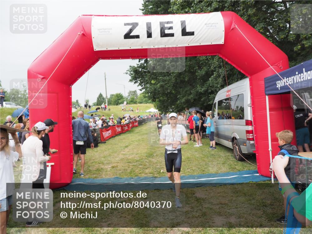 21.06.2025 - 27. Vierlanden-Triathlon MichiJ http://msf.ph/oto/8040370 15.06.2026 13:24:39 Ziel 636, 747, 846 meine-sportfotos.de