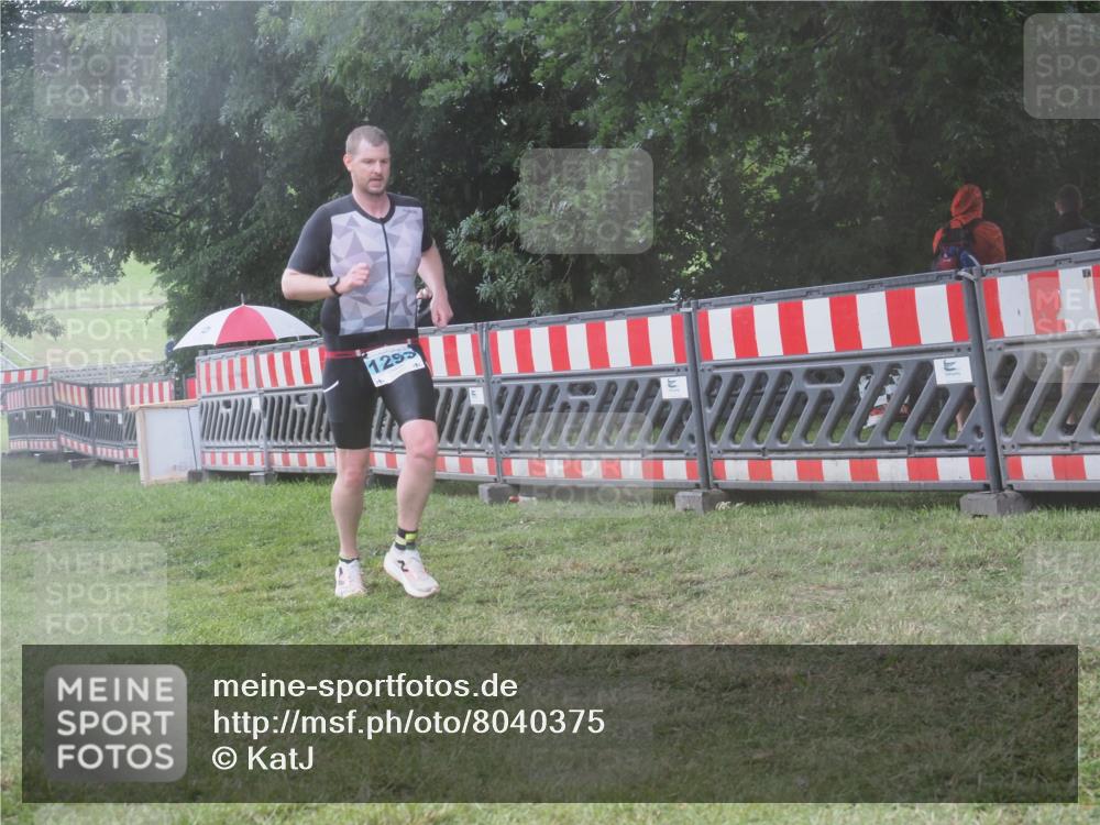 21.06.2025 - 27. Vierlanden-Triathlon KatJ http://msf.ph/oto/8040375 15.06.2025 14:27:32 Ziel 199, 1299 meine-sportfotos.de