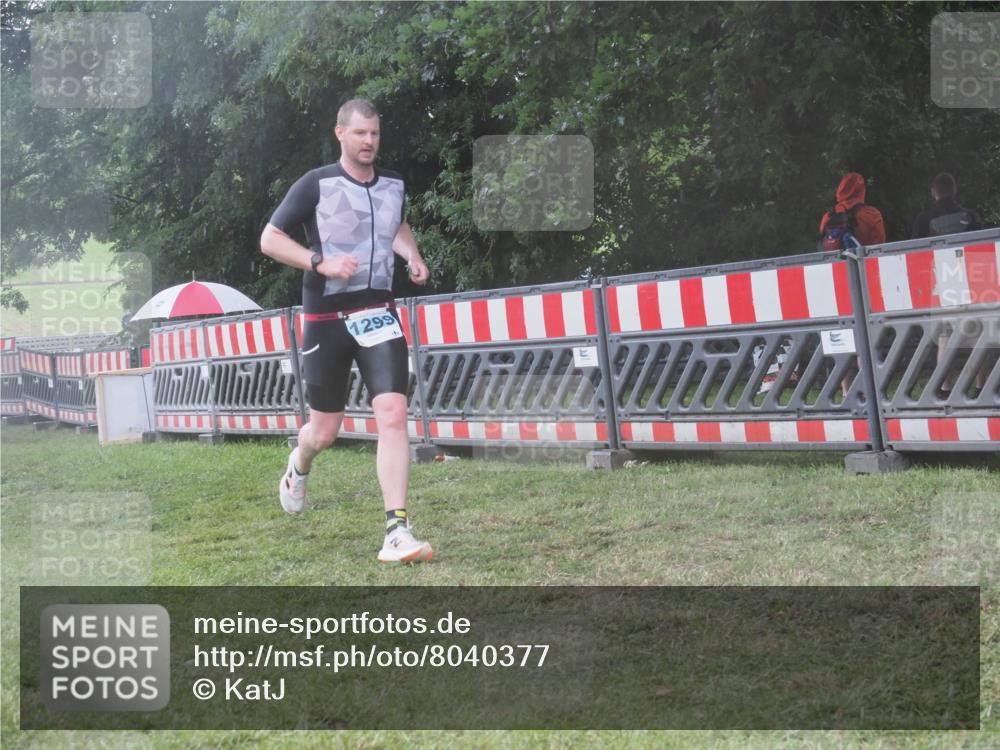 21.06.2025 - 27. Vierlanden-Triathlon KatJ http://msf.ph/oto/8040377 15.06.2025 14:27:33 Ziel 199, 1299 meine-sportfotos.de