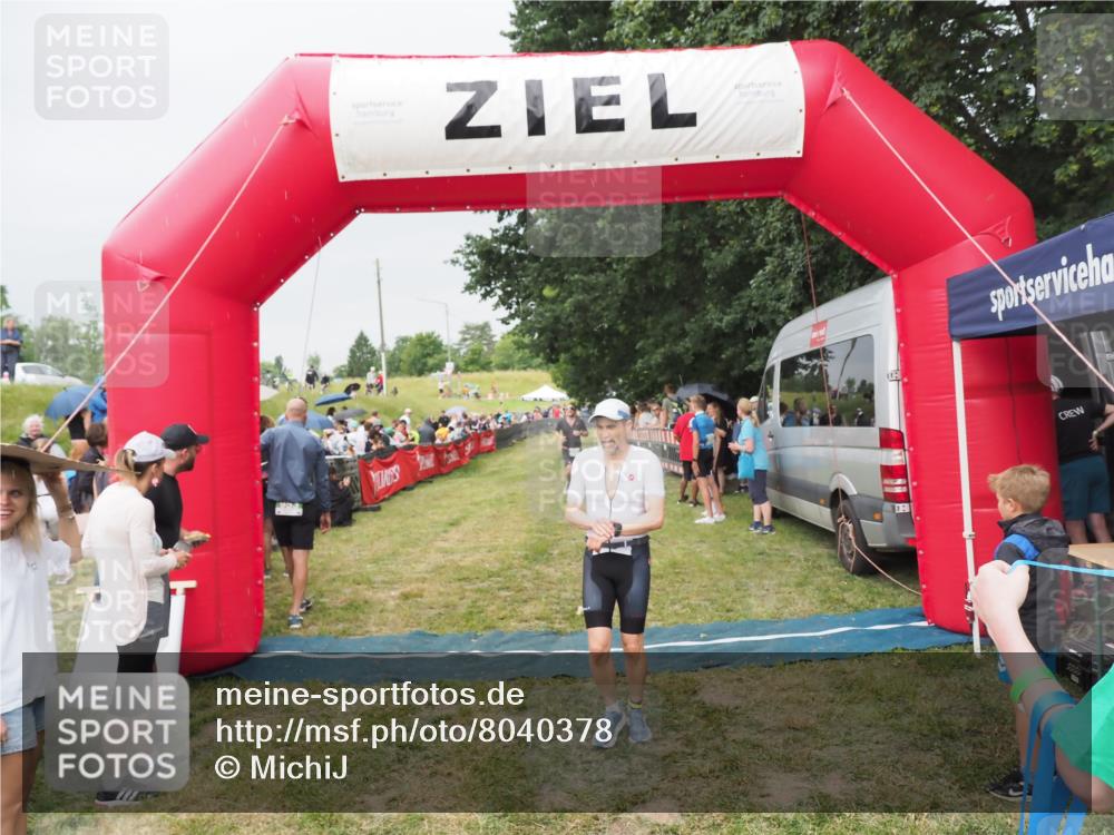 21.06.2025 - 27. Vierlanden-Triathlon MichiJ http://msf.ph/oto/8040378 15.06.2026 13:24:39 Ziel 636, 747, 846 meine-sportfotos.de