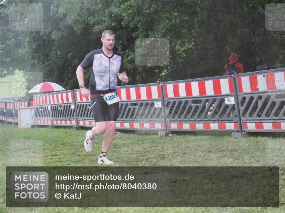 21.06.2025 - 27. Vierlanden-Triathlon KatJ http://msf.ph/oto/8040380 15.06.2025 14:27:33 Ziel 199, 1299 meine-sportfotos.de